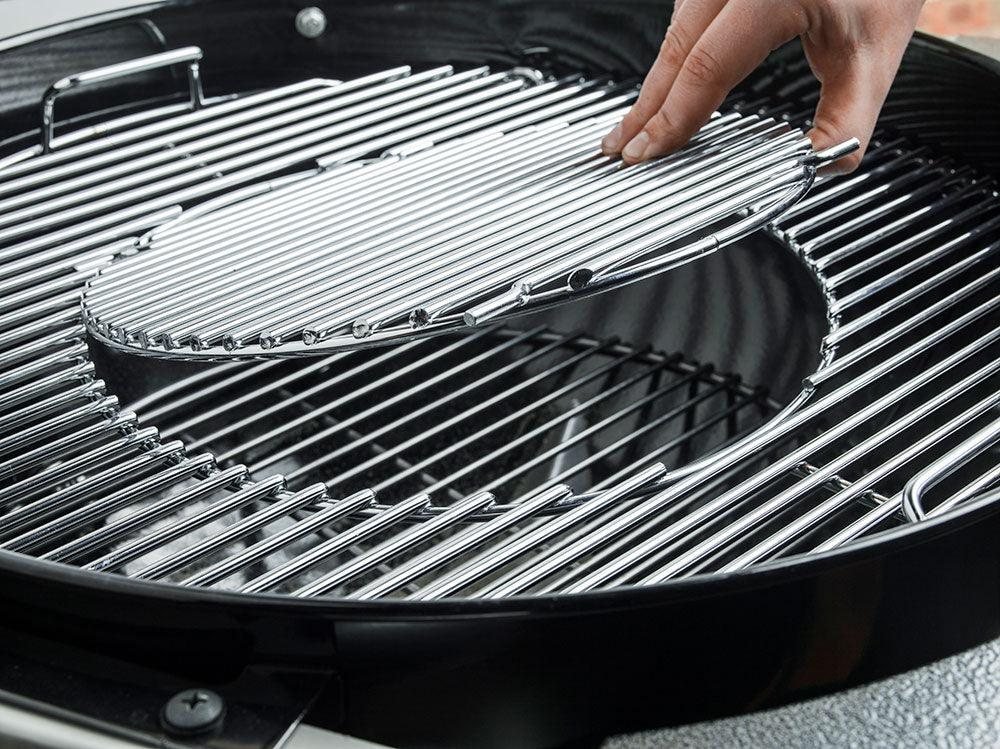 Weber Weber Performer Deluxe 22 in Charcoal Barbecue